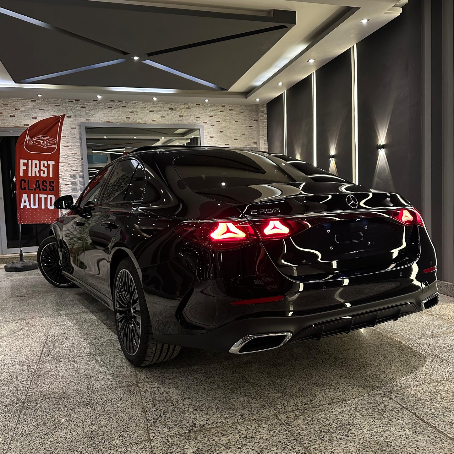 MERCEDES E 200