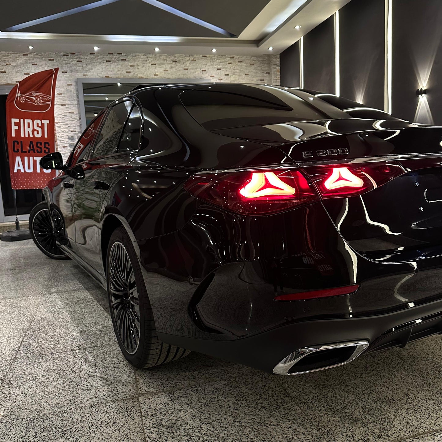 MERCEDES E 200