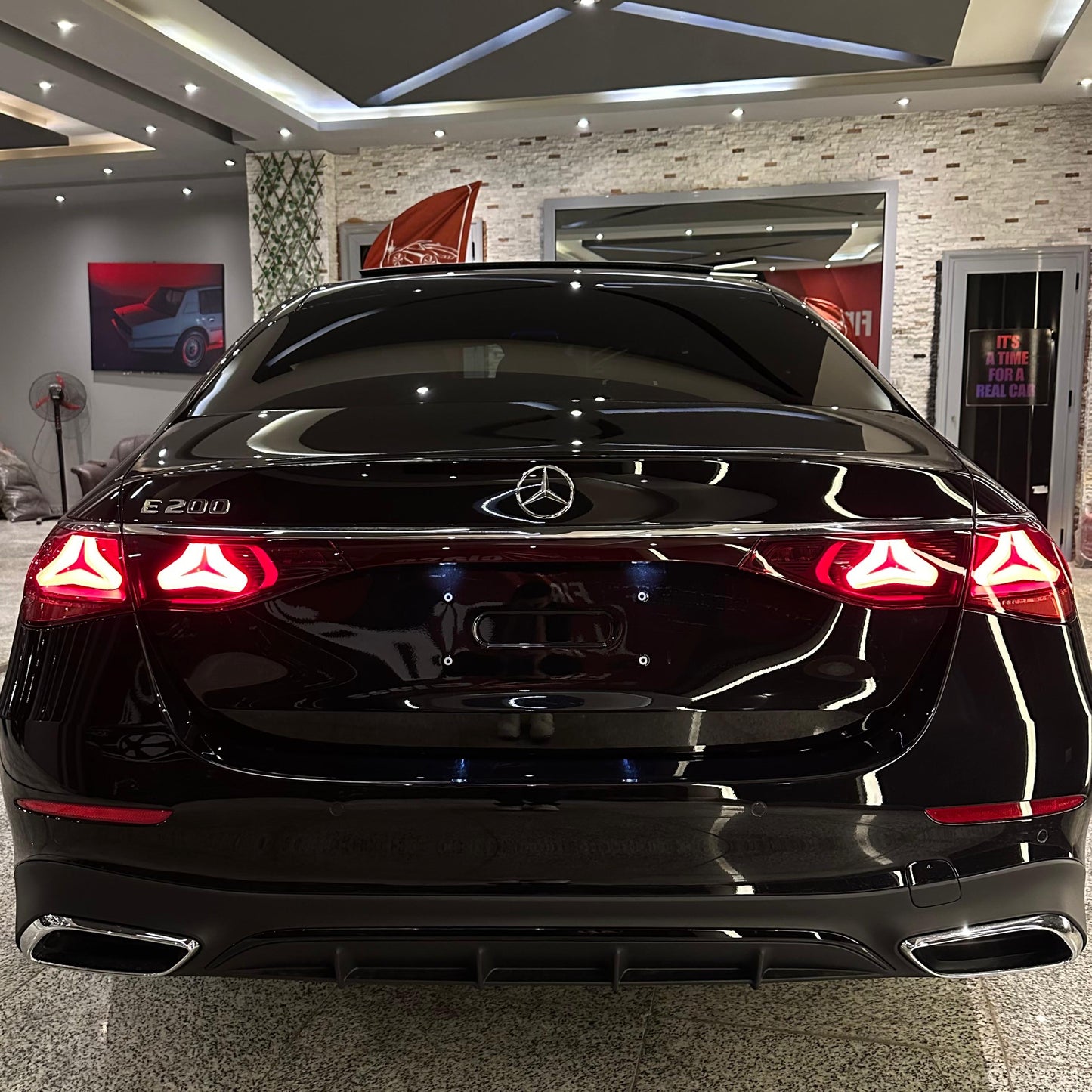 MERCEDES E 200