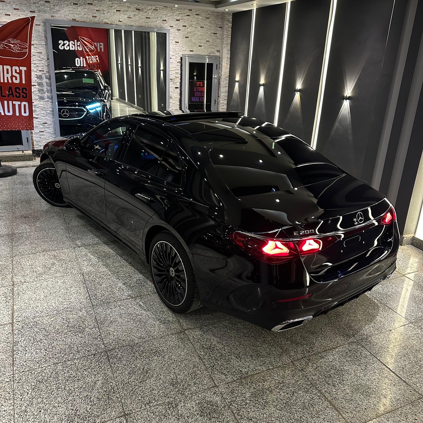 MERCEDES E 200