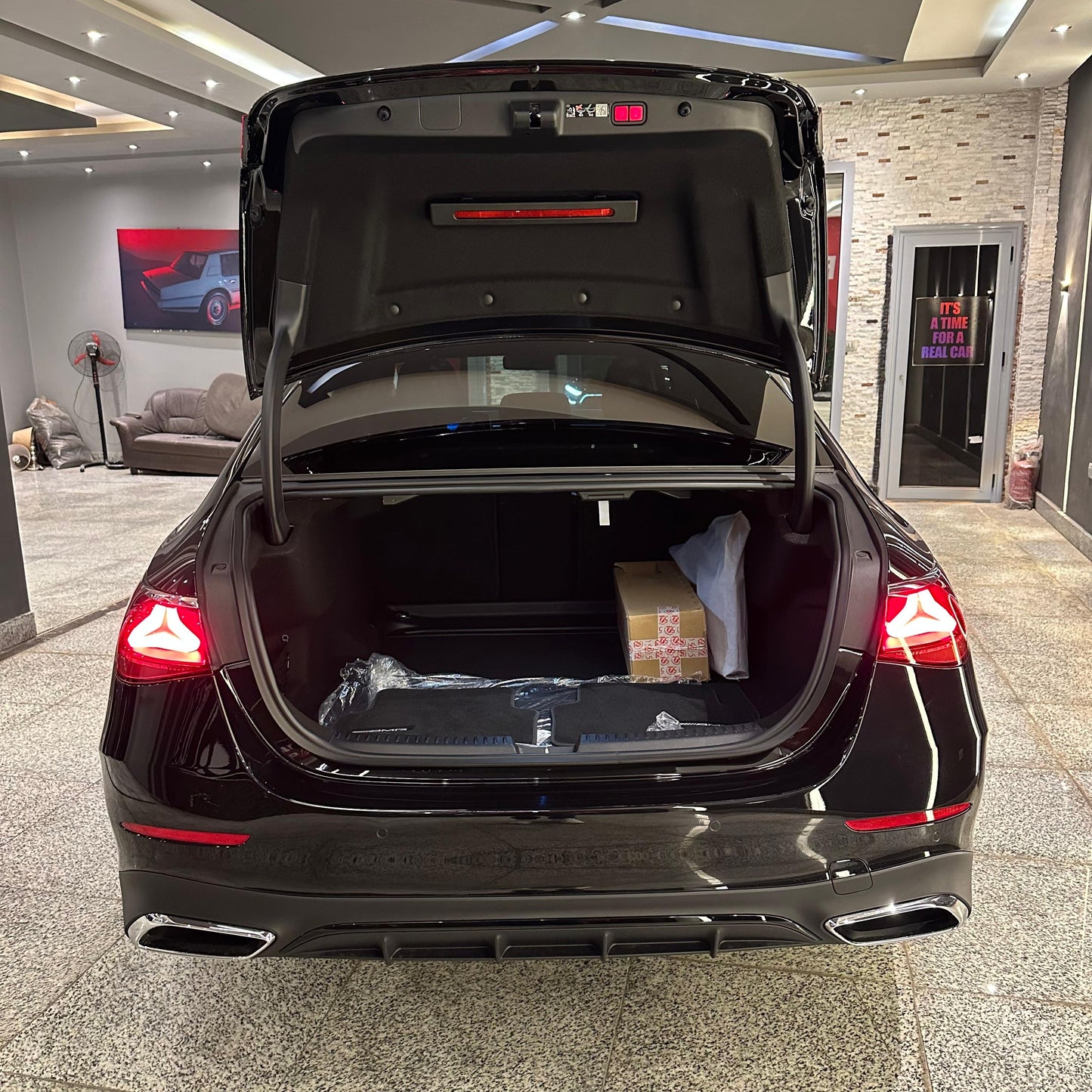 MERCEDES E 200