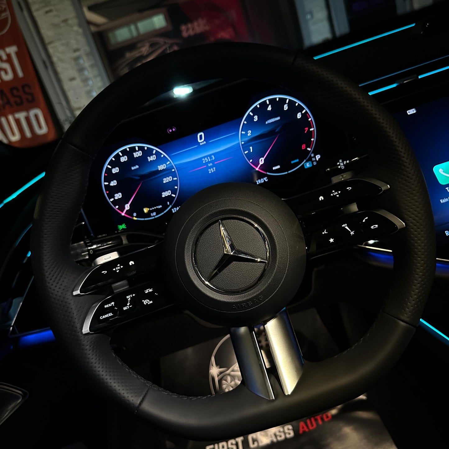 MERCEDES E 200
