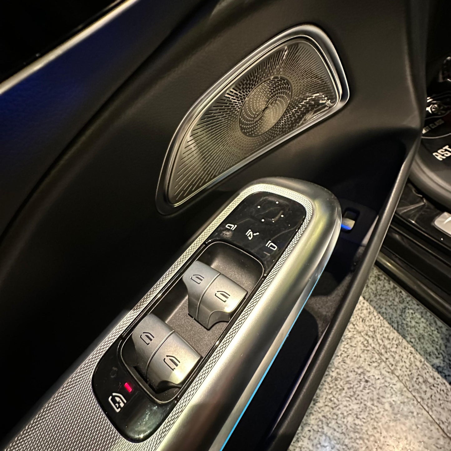 MERCEDES E 200