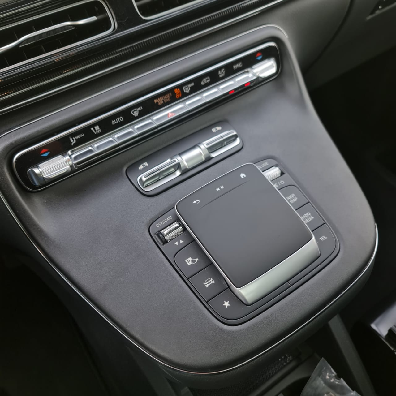 MERCEDES V300