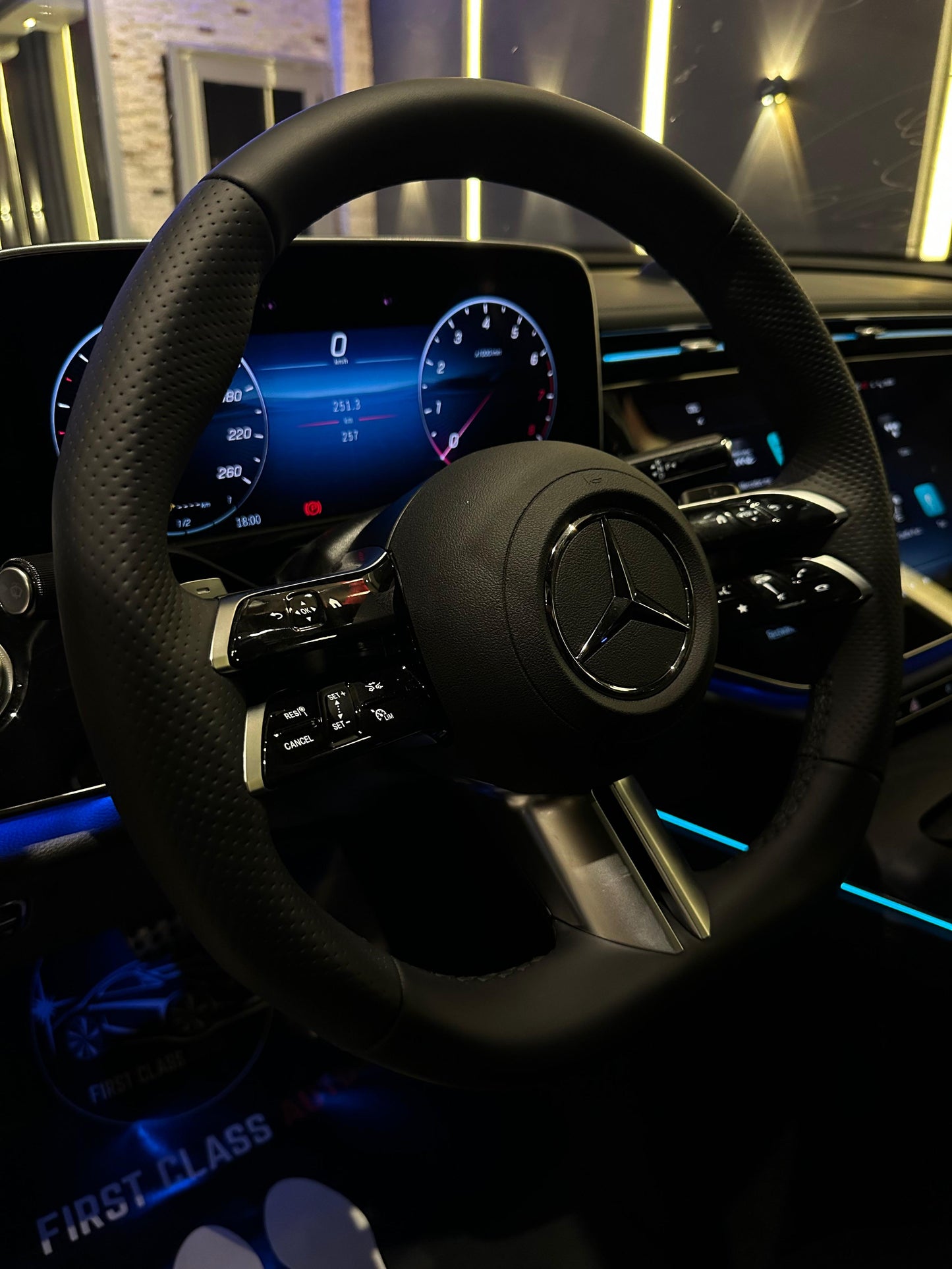 MERCEDES E 200